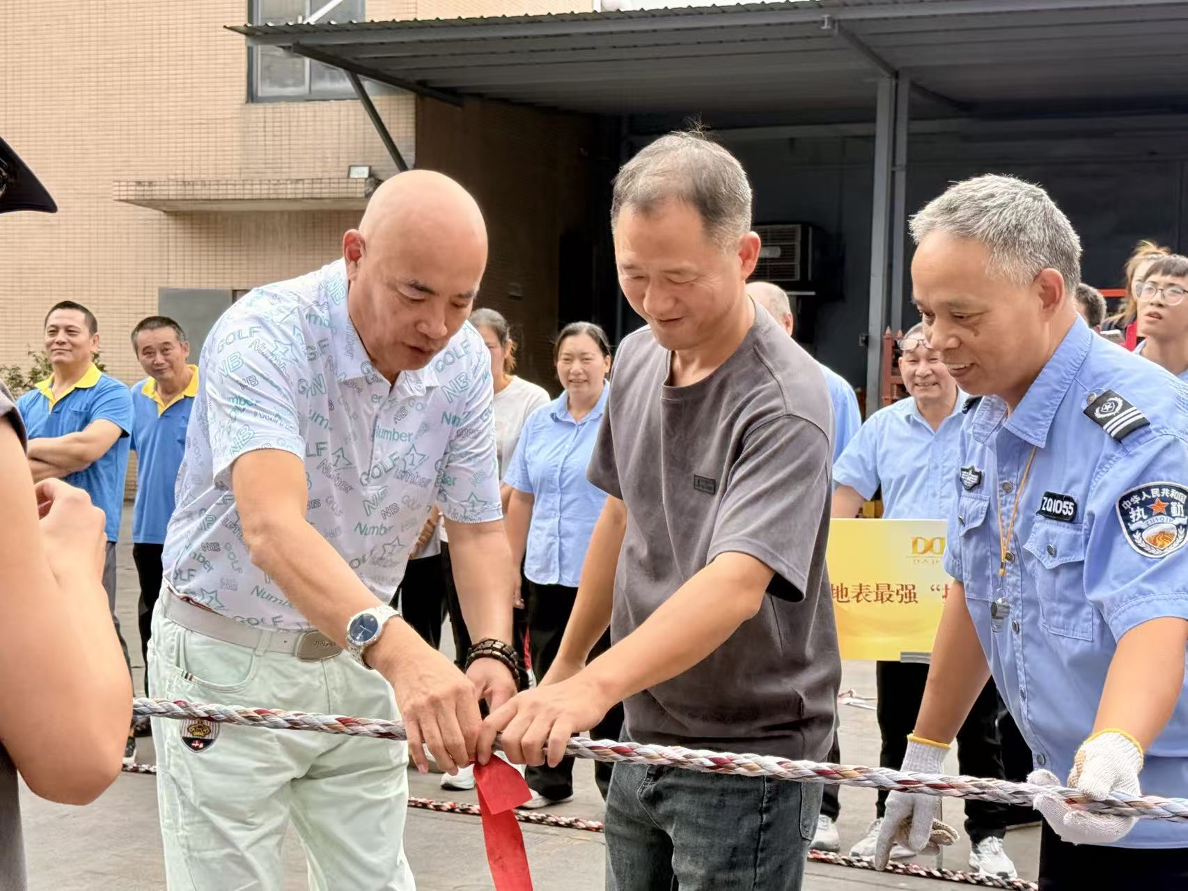 凝心聚力“繩”采飛揚(yáng)——公司拔河比賽圓滿落幕，地表最強(qiáng)拉風(fēng)隊(duì)勇奪桂冠